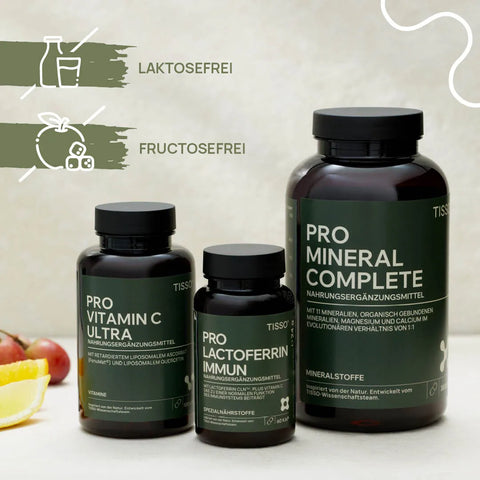Pro Vitamin C Ultra, Pro Lactoferrin Immun und Pro Mineral Complete vor Orangen- und Apfelstücken; Merkmale: laktosefrei, fructosefrei