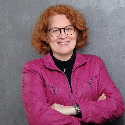 Portrait photo of Monique Thill, a naturopath specializing in gut microbiota regulation